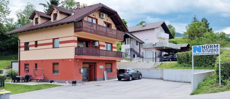 Resnična lokacija podjetja Meglenov NORM in studia v Škriljah pri Igu